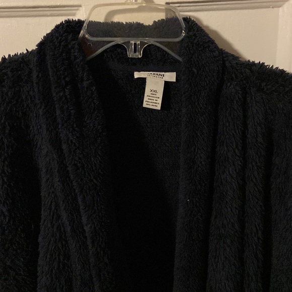 robe/sweater - Picture 2 of 3